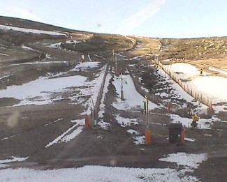 La falta de nieve retrasa sin fecha la apertura de la estación de esquí de La Covatilla